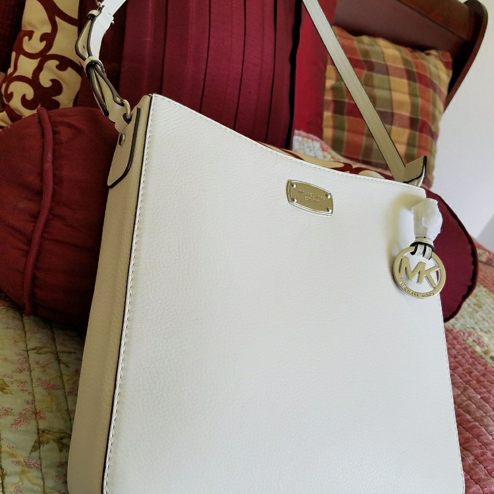 MICHAEL  KORS JET SET TRAVEL  LG MESSENGER
